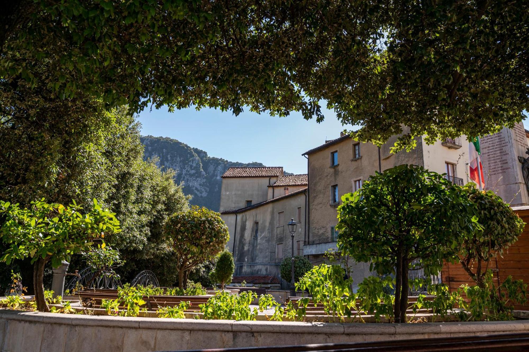 Piazza Laurino Apartments Basic Excursions Alto Cilento Cammino Giubilare Di Santelena Extérieur photo