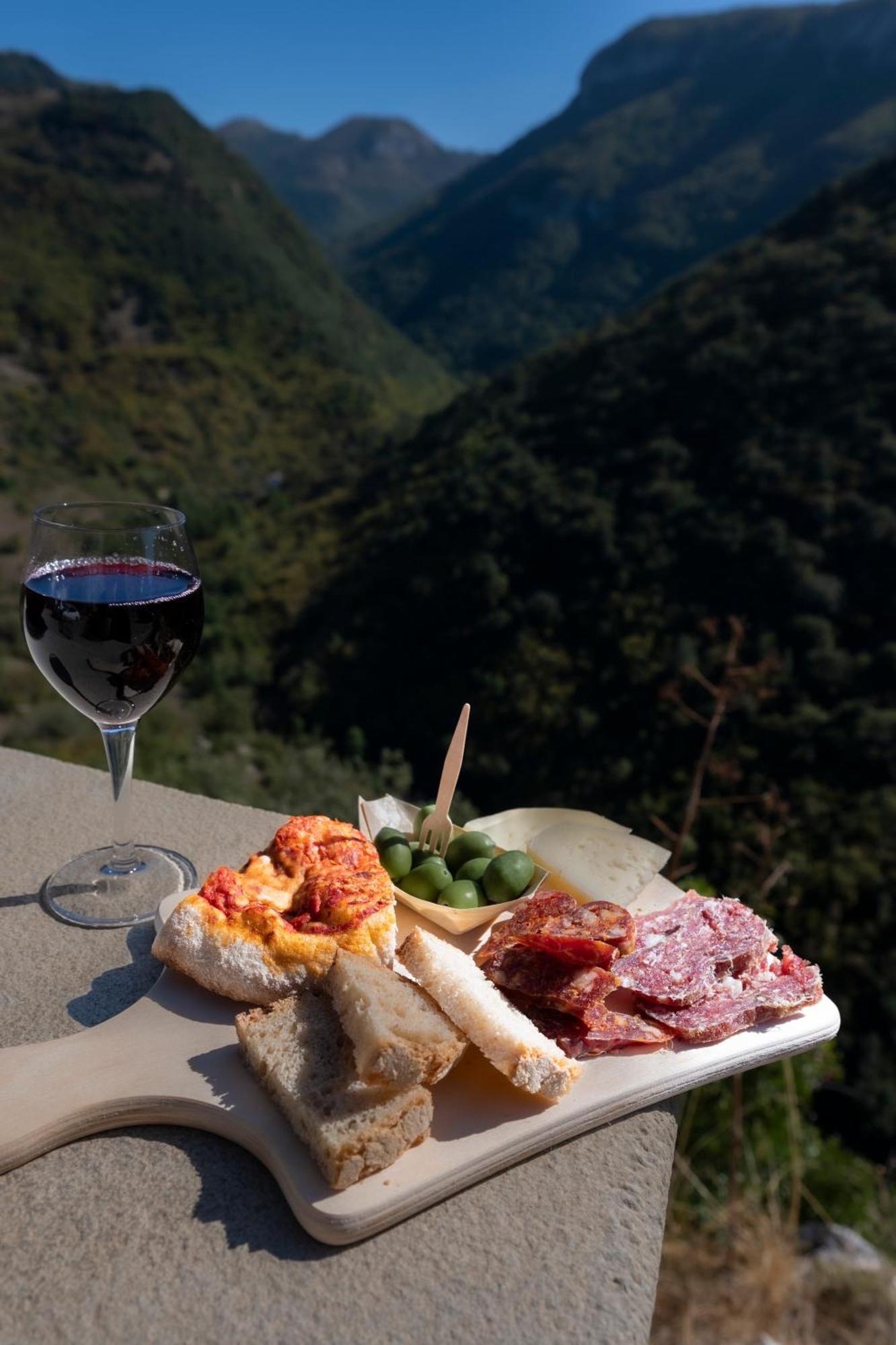Piazza Laurino Apartments Basic Excursions Alto Cilento Cammino Giubilare Di Santelena Extérieur photo