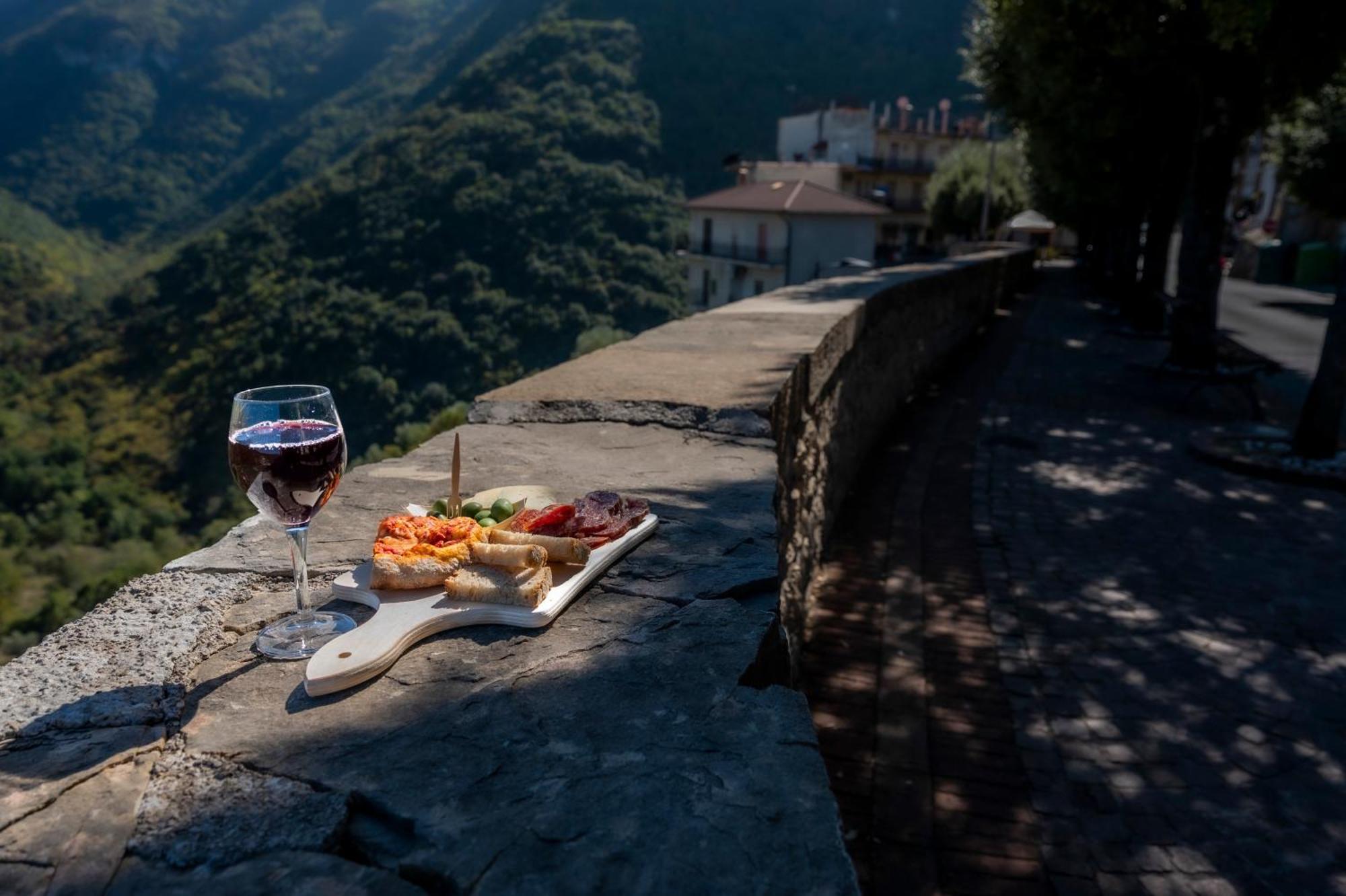 Piazza Laurino Apartments Basic Excursions Alto Cilento Cammino Giubilare Di Santelena Extérieur photo