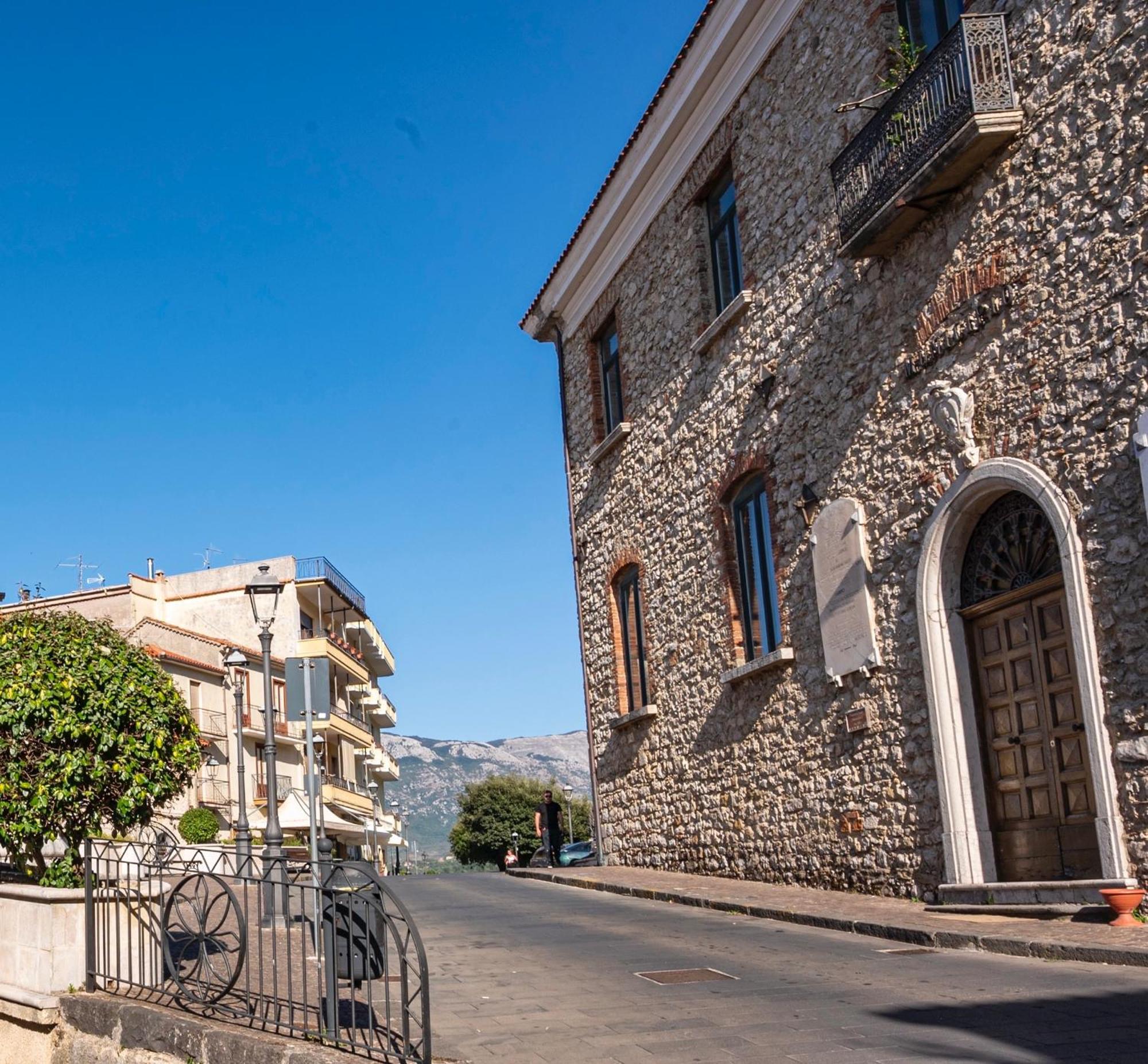 Piazza Laurino Apartments Basic Excursions Alto Cilento Cammino Giubilare Di Santelena Extérieur photo