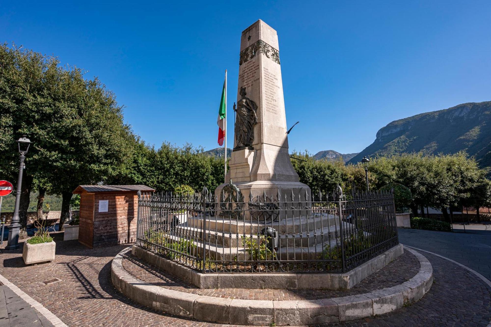 Piazza Laurino Apartments Basic Excursions Alto Cilento Pellegrinaggio Giubilare Extérieur photo