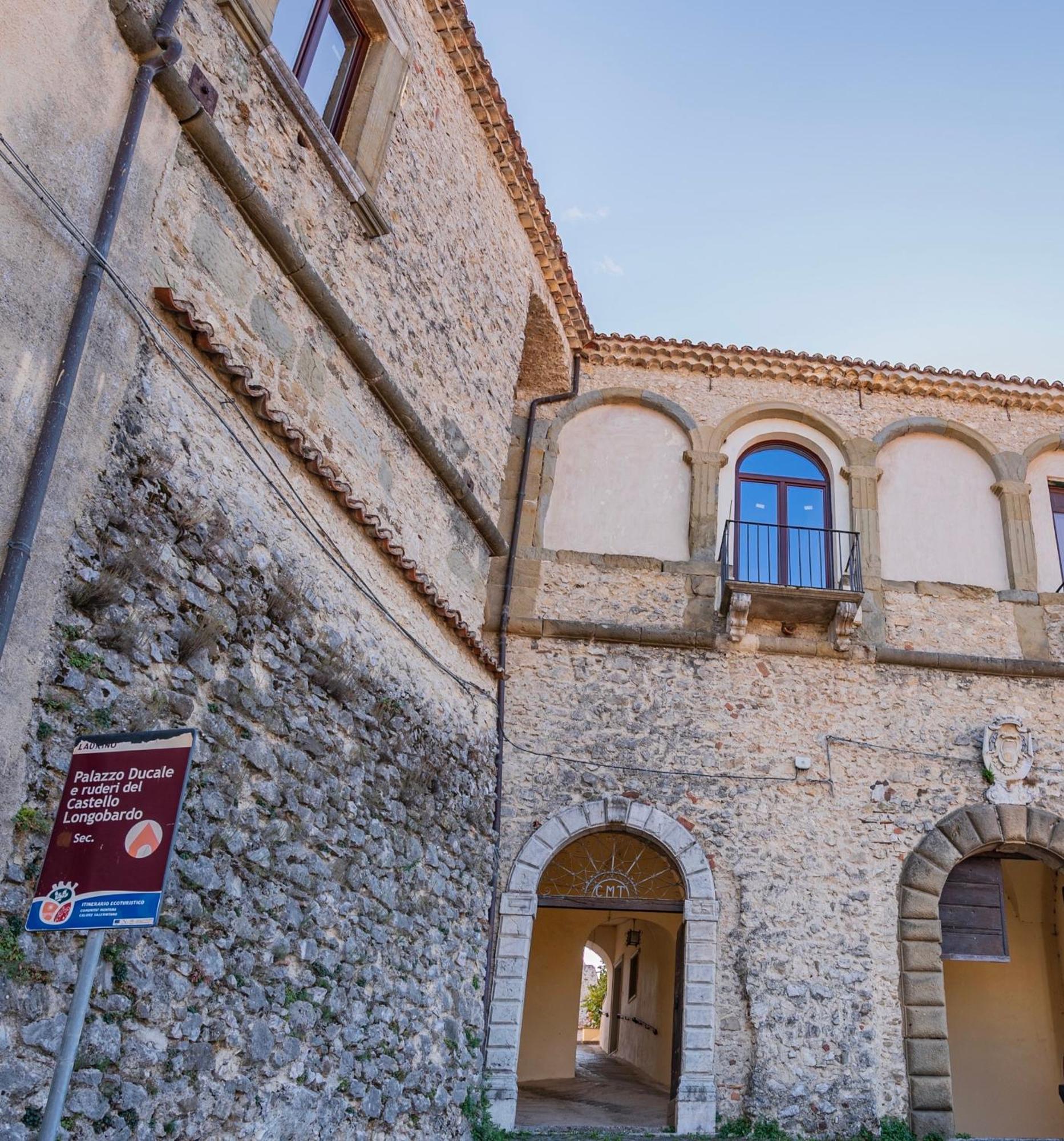 Piazza Laurino Apartments Basic Excursions Alto Cilento Pellegrinaggio Giubilare Extérieur photo